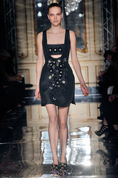 Look 32